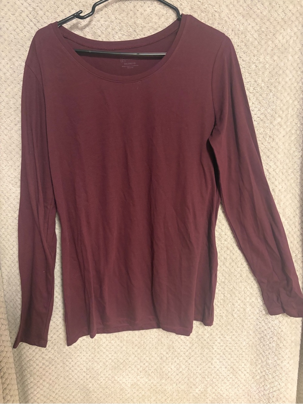 No Boundaries Women's Long-Sleeve Crewneck Top in Wine